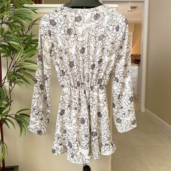 Nordstrom Floral V-neck Romper in White Size Sm - Picture 6 of 7